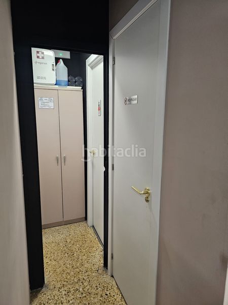 Foto e323fb9c-2554-4e2b-a6c4-122f356ab608. Traspaso local comercial bar con terraza en Sants en Barcelona