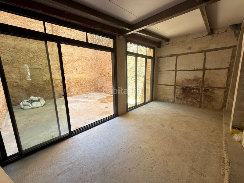 Foto 3ea1cc1f-bf02-4cbd-9d17-351bb98b3279. Alquiler local comercial a reformar. sin traspaso c2 en poble sec en Barcelona
