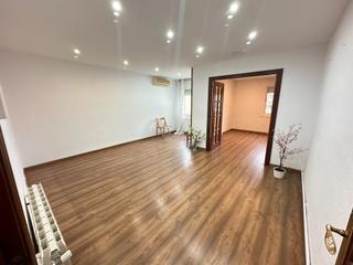 Pis  Avinguda de francesc maci. Piso con ascensor