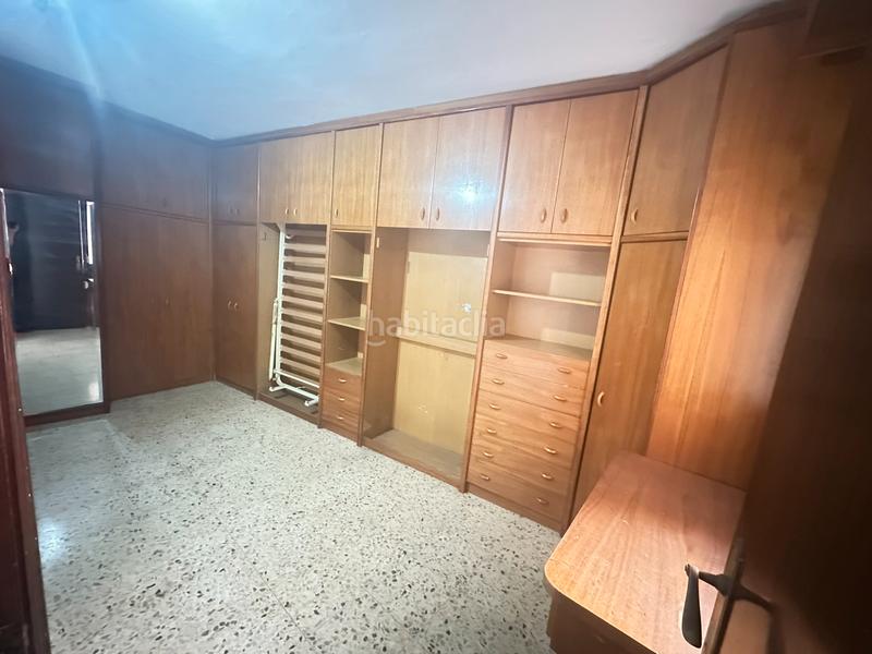 Foto db4dc4b6-12c9-4f19-8321-773cf4ff621c. Flat in Singuerlín Santa Coloma de Gramenet