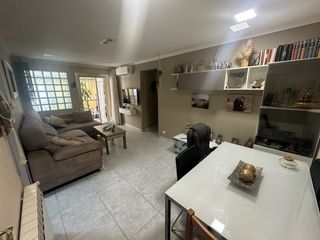 Pis  Carrer de lleida. Piso con patio en oliveras