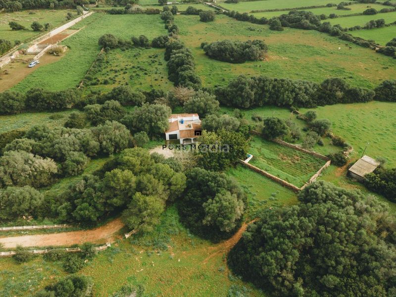 Foto 0c44fd2a-bb1d-4f4c-a686-2d0732e04f7f. Masia amb aparcament piscina a Cala d´En Bosch-Serpentona Ciutadella de Menorca