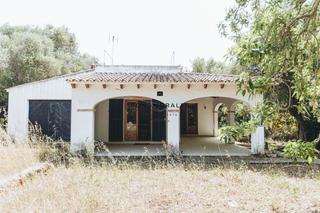 Casale in Cala d´En Bosch-Serpentona. Bonita casa de campo en zona rural