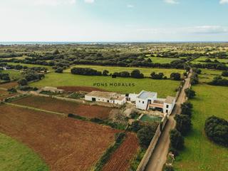 Masía en Ciutadella. Encantadora finca rústica con carácter menorquín al sur de ciuta