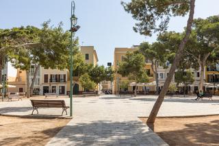 Edifici  Eivissa. Edificio cntrico en ciutadella de menorca