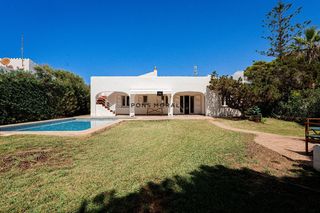 Chalet in Cala d´En Bosch-Serpentona. Chalet en calan bosch con licencia turística