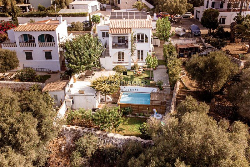 Foto df04731b-8201-4d82-9c92-f924e8e05a82. Xalet amb calefacció aparcament piscina a Cala Blanca Ciutadella de Menorca