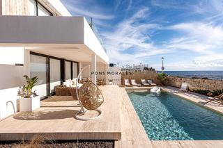 Chalet in Cala en Blanes. Villa con excelentes acabados en primera línea en calan blanes.