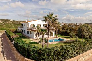 Chalet dans Cala en Blanes. Villa privada en calan blanes, ciutadella de menorca.