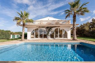 Chalet in Cala en Blanes