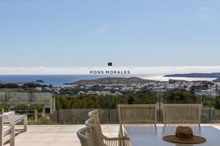 Xalet  Romani;coves noves. Moderna vivienda con vistas al mar en coves noves