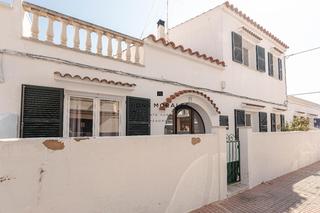 Casa en Republica argentina 77. Encanto y luz en la ciudad jardín de ciutadella de menorca