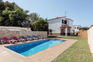 Chalet  De sa merla-son carrio. Villa con licencia turística a 200m de la playa en ciutadella de