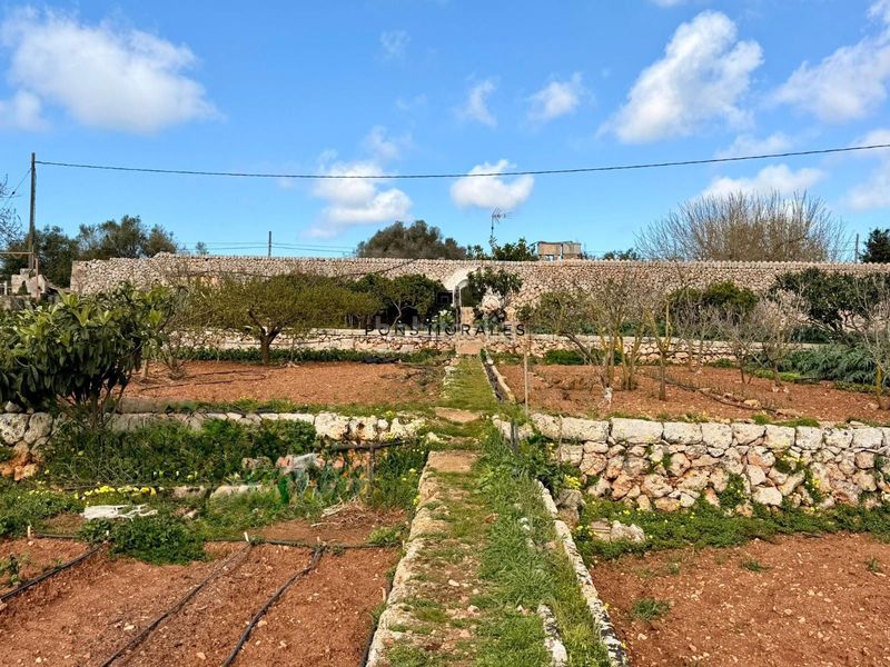 Foto c56b5553-f19a-4c5c-b58b-024624cd8c54. Masia amb calefacció piscina a Cala Blanca Ciutadella de Menorca