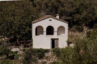 Masia  Poligono 13. Entre el campo y el mar refugio de paz en cala en porter, menorc
