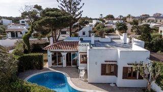 Chalet en Cala d´En Bosch-Serpentona. Villa con alma propia y gran potencial en cap dartrutx menorca