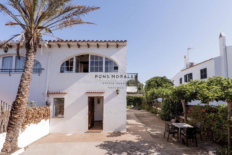 Foto ab0344c4-8bbe-4e54-bad7-b29af91bea8c. Casa adossada amb calefacció a Cala Blanca Ciutadella de Menorca