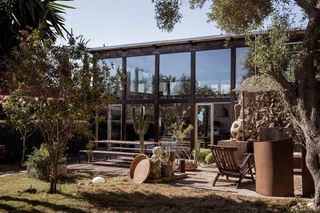 Masia a Ciutadella. Encanto en plena naturaleza, dos viviendas con safreig en ciutad