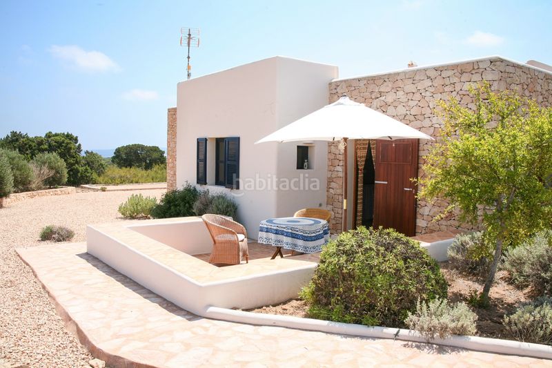 Foto c05a1158-f22b-4a14-afab-2b91597764f9. Xalet amb xemeneia calefacció a Formentera