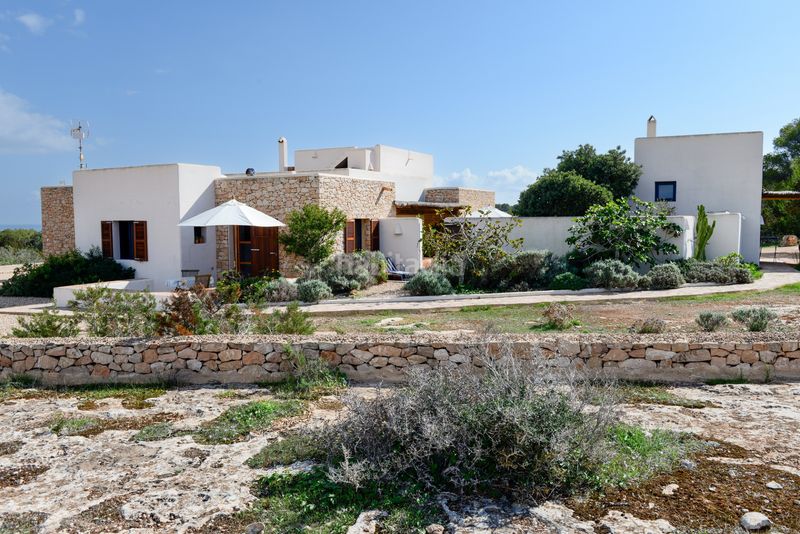 Foto d4a48154-2c83-404d-aec4-7490567219df. Xalet amb xemeneia calefacció a Formentera