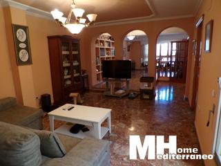 Casa adossada en Faura. Oportunidad !!