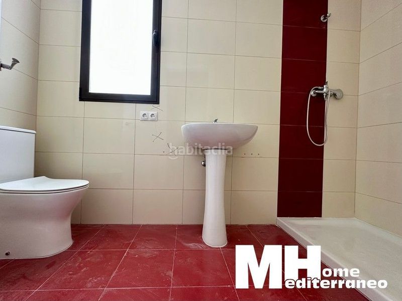 Foto 8cc2af2f-d77b-4acc-8360-33fafcee6dc9. Pis a mare de deu del miracle 41 a Rafelbunyol