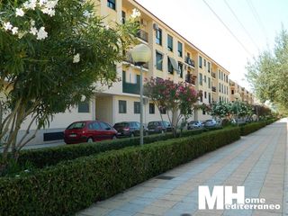 Miete Etagenwohnung  Llogarets. Piso esquinero sin muebles