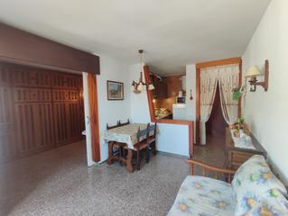 Apartament a Fenals. A 5 minutos andando de la playa!