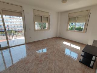 Piso  Carrer de constantí ribalaigua. Perfecto estado de conservación!