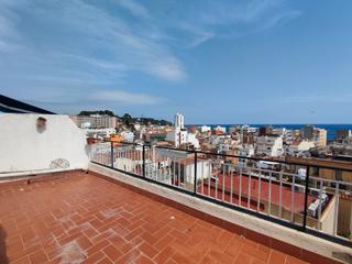 Àtic  Carrer del migdia. Ático con vistas abiertas y al mar!