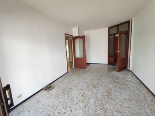 Flat  Carrer de pere codina i mont. Precio negociable!