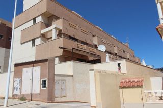Casa a schiera  Callosa. Casa adosada con 3 habitaciones con parking, piscina y vistas al