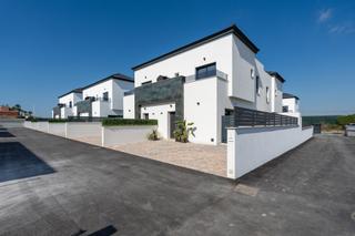 Semi detached house  Josefa botella sempere. Fantastico adosado de obra nueva en gran alacant, alicante, cost