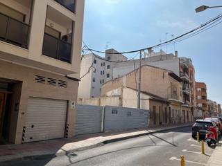 Terreny residencial  Calle ausias march. Enorme parcela edificable en el centro de guardamar del segura,