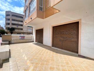 Local Comercial  Calle dolores viudes blasco. Local comercial ubicado a 350m de las playas de guardamar del se