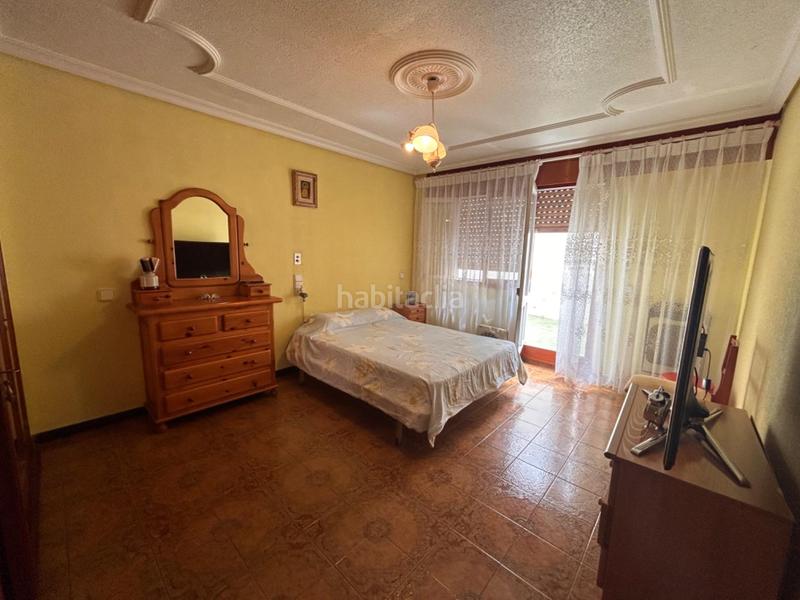 Foto c5c089d6-f313-41af-bf27-c9660e6b69b0. Casa adossada a Pueblo Guardamar del Segura