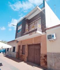 Mas  Carrer lepanto. Fantástica casa de pueblo de tres plantas en el centro de dolore