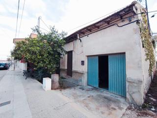 Masia  Avenida avenida de los llanos. Casa de pueblo con terreno en el centro de heredades, almoradi,