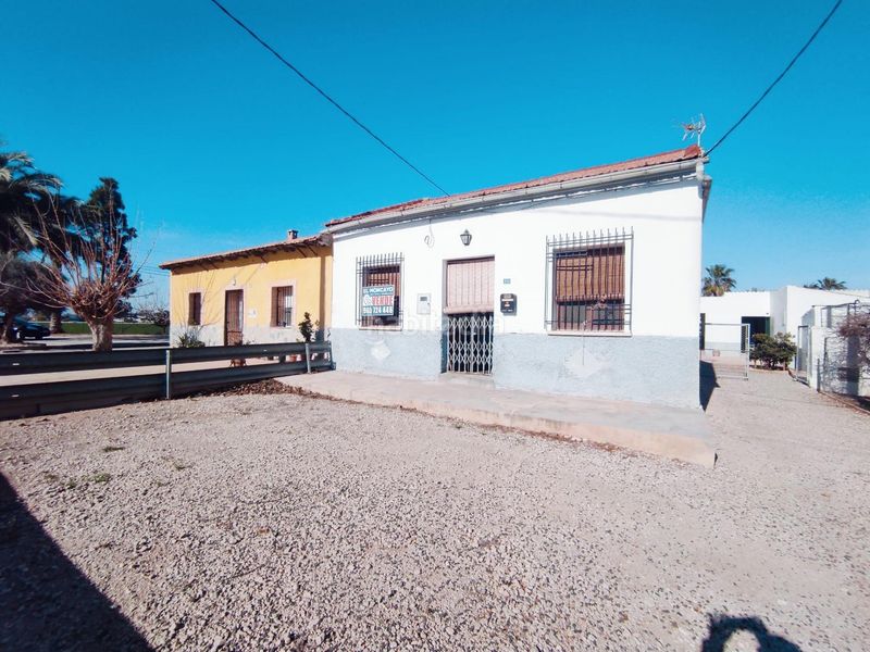 Foto fda96d96-c09e-47e6-9909-9e0b9a51474d. Casa amb aparcament a Dolores