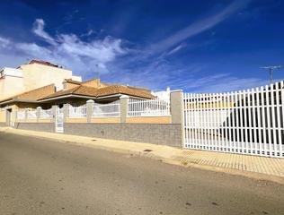 Chalet  Calle siglo xxi. Impresionante chalet independiente en pilar de la horadada costa