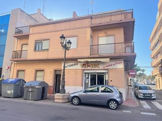 Casa  Avenida pais valenciano. Fantástica vivienda unifamiliar en el centro de guardamar del se