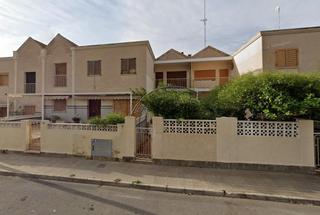 Casa adossada  Avenida maribel lopez perez ojeda. Adosado a escasos metros de las playas de santa pola, alicante,