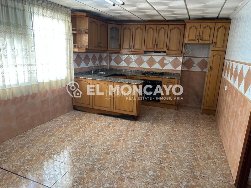 Foto fdff6980-0d36-4a52-8a1e-dce2e48a6787. Casa amb calefacció aparcament a Centro Rojales
