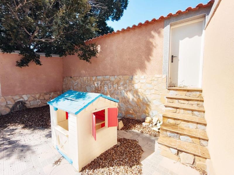 Foto 0c25370c-7110-4930-839b-36f03248b76e. Chalet con parcheggio piscina in La Marina Elche / Elx
