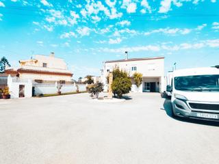 Xalet  Calle de severo ochoa. Fantstica parcela con casa dividida en varios inmuebles indepen