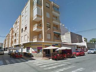 Apartamento  Calle miguel hernandez. Fantástico apartamento cerca de las playas de guardamar del segu