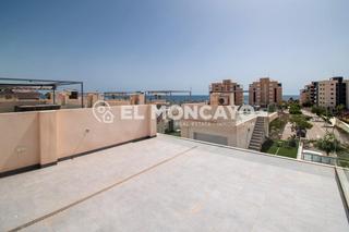 Chalet  Calle liverpool. Lujosa villa a 150 metros del mar en mil palmeras. orihuela cost