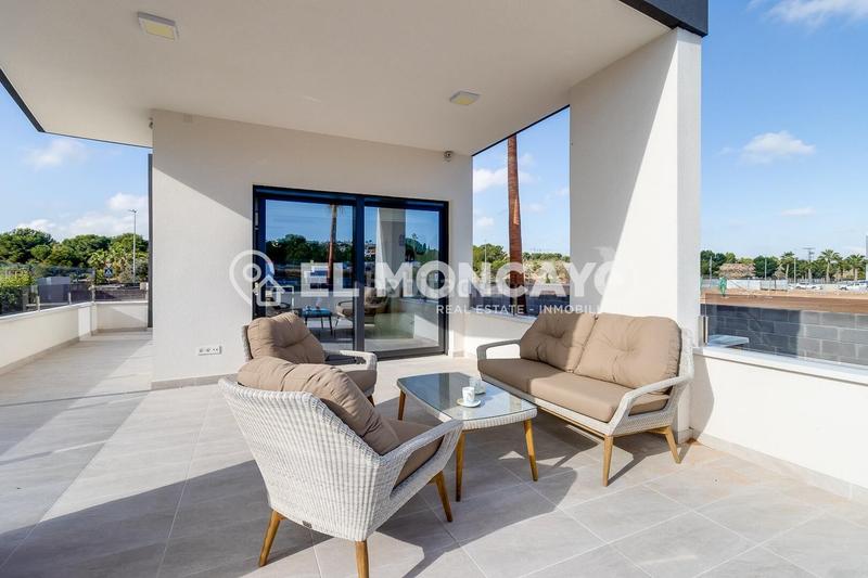 Foto 41ba2e84-4a7b-4023-92f6-bebd6bcb3399. Casa amb calefacció aparcament piscina a Rojales