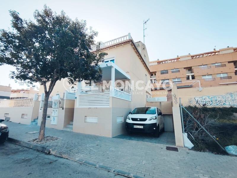 Foto 0a483b6b-915c-44e1-8fca-9ad38750e6c1. Casa a schiera con riscaldamento parcheggio in Los Secanos Guardamar del Segura