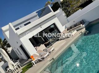 Chalet  Calle luis buñuel. Fantástico chalet independiente con piscina propia en la lujosa